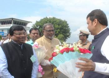 विमानतळावर स्वागत