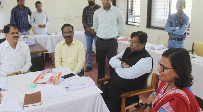 Dr. Dilip Pandharpatte