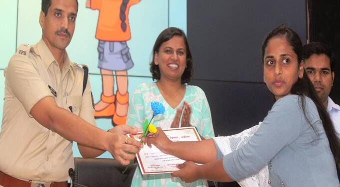 गुणवंत बालकांचा सत्कार