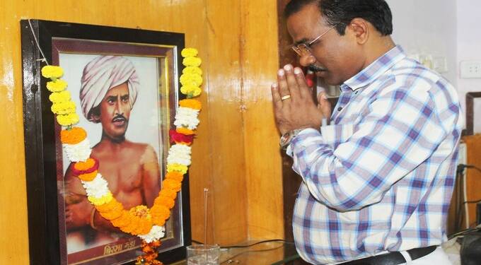 बिरसा मुंडा जयंतीनिमित्त अभिवादन