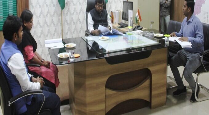 विभागीय आयुक्त यांनी घेतला आढावा