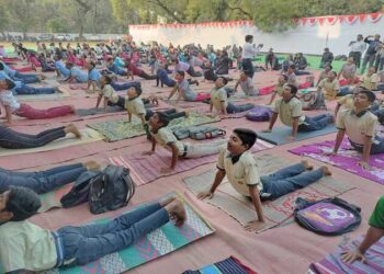 सूर्यनमस्कार २