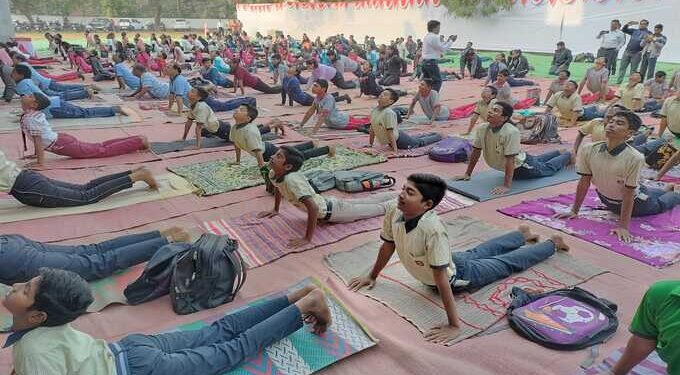 सूर्यनमस्कार २