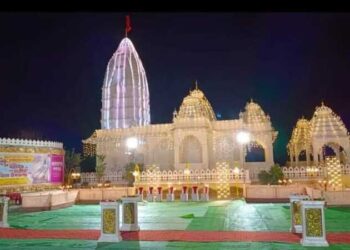 स्वयंभू महादेव मंदिरात