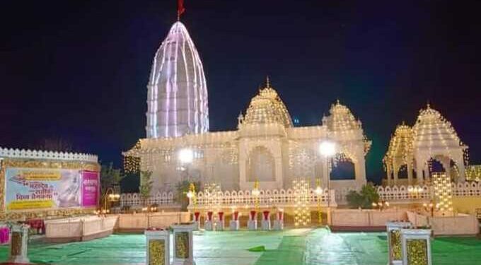 स्वयंभू महादेव मंदिरात
