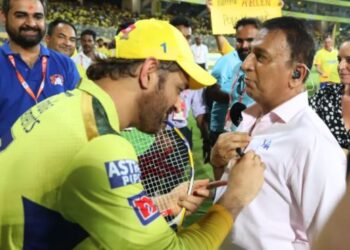 IPL 2023 : ऑटोग्राफ प्‍लीज..! गावस्कर झाले धोनीचे फॅन