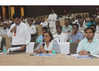 खरीप हंगाम नियोजन बैठक २०२३-२४ शेतकऱ्यांकडून पीक कर्जासाठी ‘सिबिल’ मागणाऱ्या बॅंकांवर गुन्हे दाखल करा- उपमुख्यमंत्री देवेंद्र फडणवीस