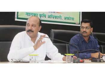 तालुकास्तरीय खरीप हंगाम पूर्व आढावा 2023-24 बोगस बियाणे विक्रेत्यांवर कारवाई करा – आ.रणधीर सावरकर