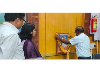 पुण्यश्लोक अहिल्यादेवी होळकर जयंतीनिमित्त जिल्हाधिकारी कार्यालयात अभिवादन