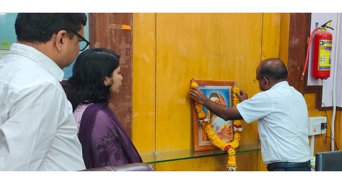 पुण्यश्लोक अहिल्यादेवी होळकर जयंतीनिमित्त जिल्हाधिकारी कार्यालयात अभिवादन