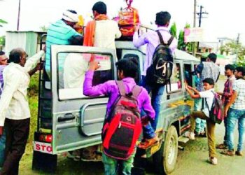 रस्ते सुरक्षा समिती बैठक: अवैध प्रवासी वाहनांची तपासणी करा- जिल्हाधिकाऱ्यांचे आदेश