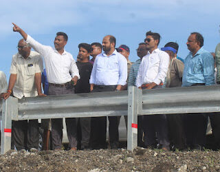 जिल्हाधिका-यांनी केली अतिवृष्टीग्रस्त भागाची पाहणी