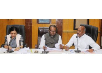 मागासवर्ग आयोगाकडून अकोल्यात विविध बाबींचा आढावा