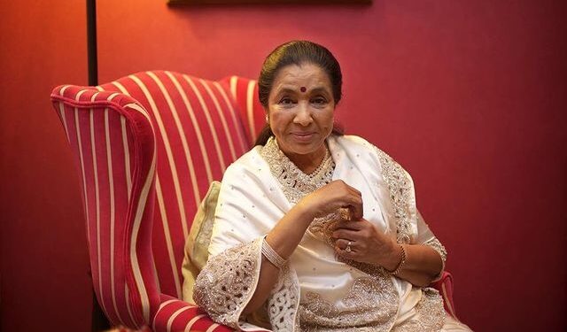 नव्वदीतही आशा भोसलेंचा सूरमयी आवाज अन् जबरदस्त फिटनेस