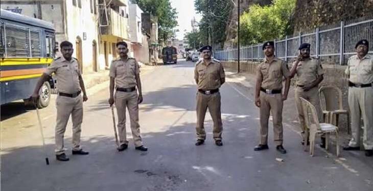 सणांच्या काळात सुव्यवस्था राखण्यासाठी काटेकोर नियंत्रण ठेवा