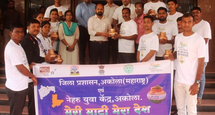 माझी माती, माझा देश अमृत कलश घेऊन जिल्ह्यातून स्वयंसेवक रवाना