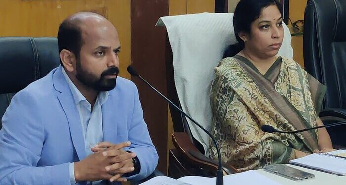 राजकीय पक्ष प्रतिनिधींशी चर्चा मतदान केंद्रांना भेट मतदार यादी निरीक्षक डॉ. निधी पाण्डेय यांच्याकडून कामकाजाचा आढावा