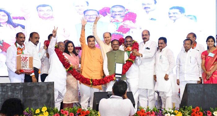 अमरावती – कुरणखेड – शेळद महामार्गाचे लोकार्पण जिल्ह्यात महत्वाच्या पुलांसाठी तीनशे कोटींचा निधी