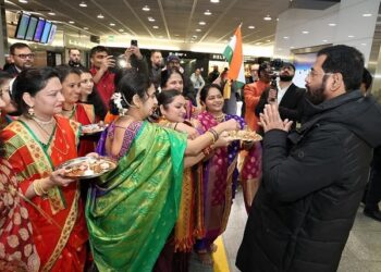 मुख्यमंत्री एकनाथ शिंदे यांचे झुरीकमध्ये मराठी बांधवाकडून उत्साही स्वागत