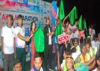 अकोला मध्ये पहिली फीट मॅरेथॉन उत्साहात पार पडली, तसेच तरुणांसोबत वरिष्ठांचाही सहभाग, महिलांची संख्या लक्षणीय