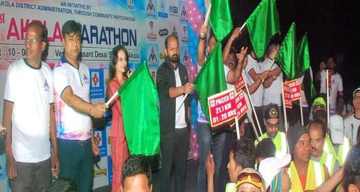 अकोला मध्ये पहिली फीट मॅरेथॉन उत्साहात पार पडली, तसेच तरुणांसोबत वरिष्ठांचाही सहभाग, महिलांची संख्या लक्षणीय