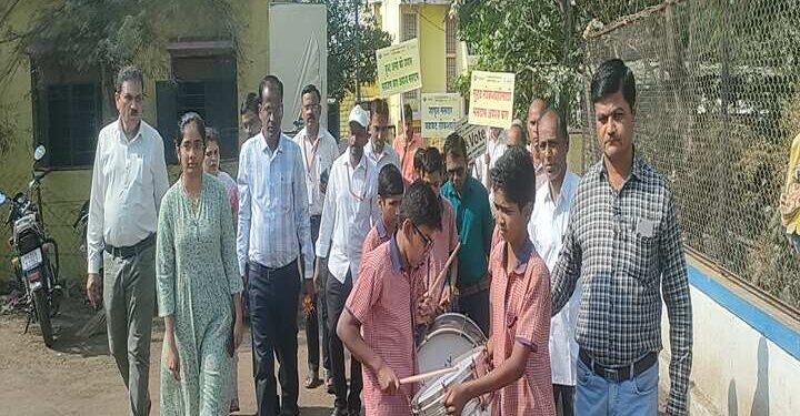 दिव्यांग विद्यालय येथे रॅलीद्वारे मतदानाबाबत जनजागृती