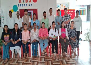 इंग्रजी माध्यमातून किड्स पॅराडाईज तालुक्यातून अव्व्ल तृप्ती खरात इंग्रजी माध्यमातून तालुक्यातून प्रथम, यथार्थ चव्हाण दुसरा