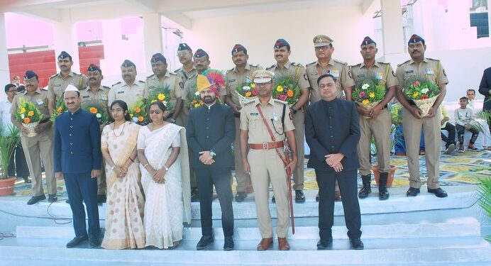 शास्त्री क्रीडांगणावर निनादले ‘ गर्जा महाराष्ट्र माझा ’ चे सूर महाराष्ट्रदिन सोहळा मंगलमय वातावरणात साजरा