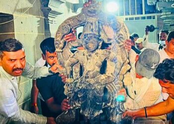 विठ्ठल मंदिराच्या तळघरात सापडल्या पुरातन मुर्त्या पादुका, बांगड्यांचे तुकडे, नाणी