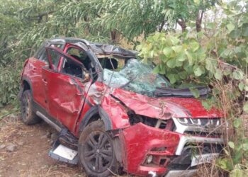 भरधाव कारने दोघांना चिरडले आईचा मृत्यू , मुलगा गंभीर..