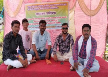 पातूर पंचायत समिती समोर वृक्ष लागवडीत प्रंचंड भ्रष्टाचाराच्या चौकशीसाठी उपोषण