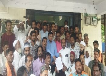 दयनीय अवस्था झालेल्या कब्रस्तानच्या रस्त्याचा प्रश्न सोडवा….मुस्लिम समाजाची मुख्याधिकाऱ्यांकडे मागणी