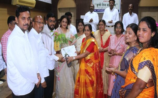 कृषीदिनानिमित्त जिल्ह्यातील प्रगतशील शेतकऱ्यांचा गौरव