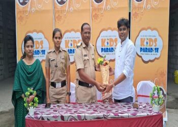 पोलिसांनी दिले विद्यार्थ्यांना सक्षमतेचे धडे ! पातुरच्या किड्स पॅराडाईज मध्ये कार्यशाळा