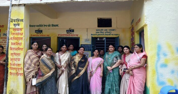 शाळेत अश्लील चाळे करणाऱ्या नराधमाला कठोर शिक्षा करा सौ. सुहासिनीताई धोत्रे यांची गृहमंत्री यांच्या कडे मागणी