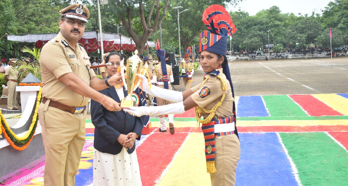 नवीन फौजदारी कायद्याचे प्रशिक्षण घेऊन 737 महिला प्रशिक्षणार्थी सेवेत पोलीस प्रशिक्षण केंद्रात दीक्षांत संचलन समारंभ