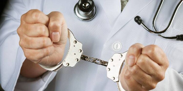 बोगस डॉक्टरांचा सुळसुळाट, अॅलोपॅथी डॉक्टरांपैकी ५७ टक्के डॉक्टर बोगस