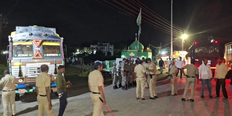 पातुर येथे दसऱ्याला पोलीस अधीक्षक अर्चित चांडक यांच्या सतर्कतेने मोठा अनर्थ टळला !