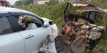 ब्रेकिंग- ऑटो आणि चारचाकी वाहनांचा भीषण अपघात एक ठार बारा जण गंभीर जखमी