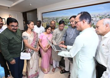 वर्ल्ड्स फर्स्ट टॉकिंग श्री गजानन विजय ग्रंथ’ च्या अधिकृत वेबसाईटचे लोकार्पण मा. श्री नितीनजी गडकरी यांच्या हस्ते ग्रंथ सध्या प्री-बुकिंगसाठी उपलब्ध