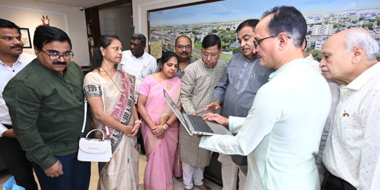 मा. श्री नितीनजी गडकरी यांच्या हस्ते वर्ल्ड्स फर्स्ट टॉकिंग श्री गजानन विजय ग्रंथ’ च्या अधिकृत वेबसाईटचे लोकार्पण